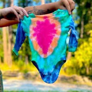 get a little one in your life a comfy tye dye to brighten their day :) 💙